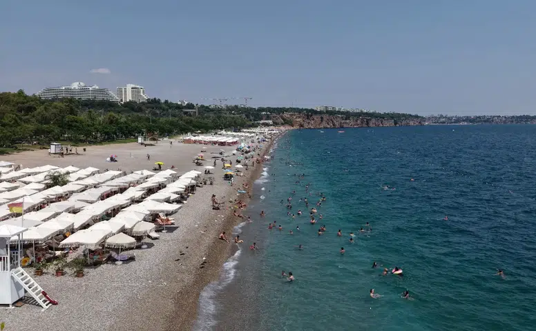 Akdeniz'in Mavi Sularına Sığındılar
