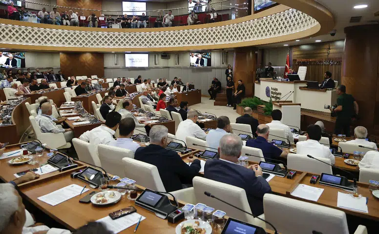 Antalya Büyükşehir Meclisi’nde Hizmet Tartışması