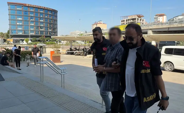 Antalya'da 'Poşetli' Kundakçı Tutuklandı! 3 Katlı Binayı Böyle Ateşe Vermişti!