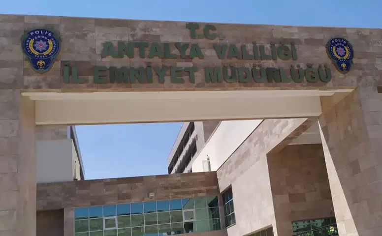 Antalya'da Şube Müdürleri ve Komiser Dahil 6 Tutuklama