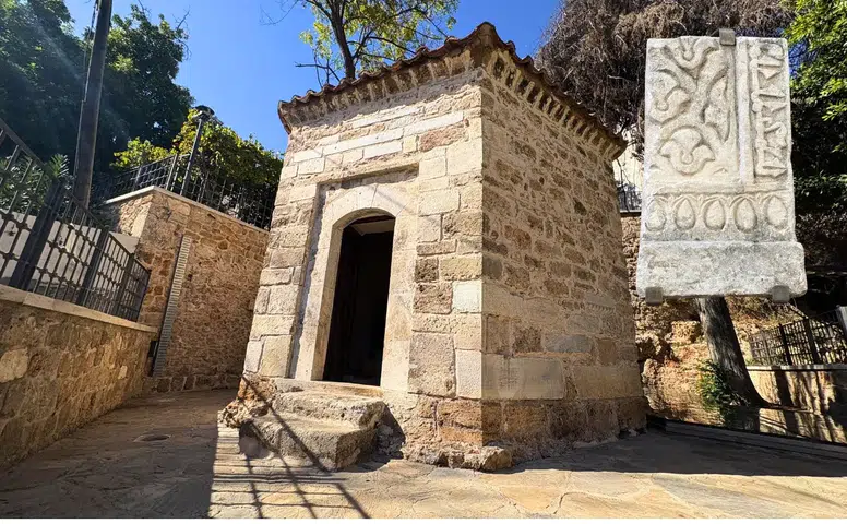 Antalya'daki Nigar Hatun Türbesi'nde Kitabelerde Saklı Kalan Veda