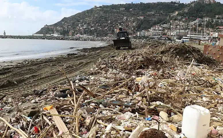 Türkiye'nin İthal Ettiği Plastik Atıkların Yüzde 90'ı Çöplüklere Gidiyor