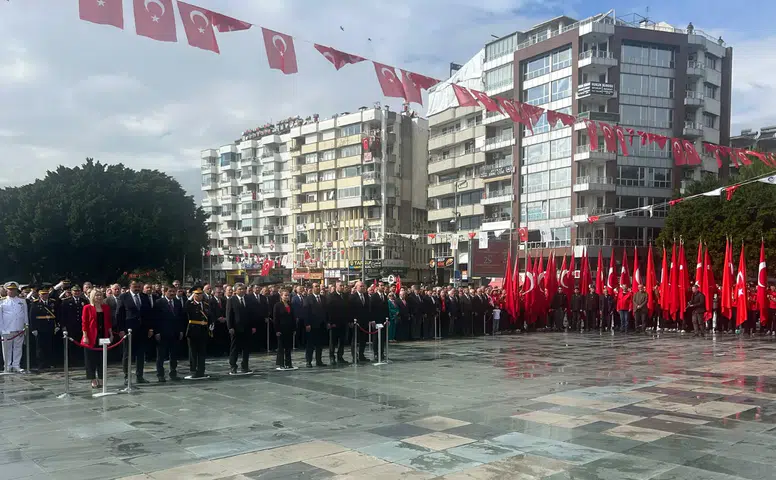 Antalya Cumhuriyet İçin Meydanda!