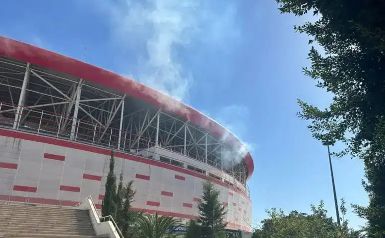 Antalya Stadyumu'ndaki Bacadan Çıkan Duman Alarm Yarattı