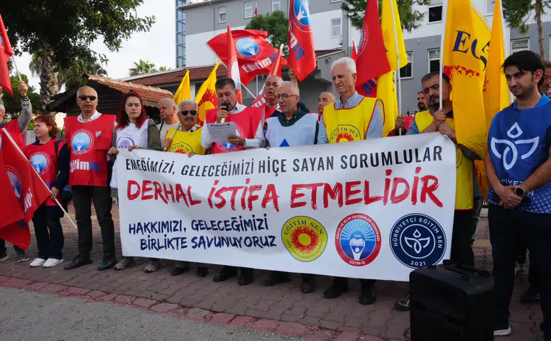 Eğitim Sendikaları Müdürlük Önünden Seslendi