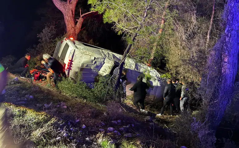 Antalya’da Dağcıları Taşıyan Minibüs Devrildi!