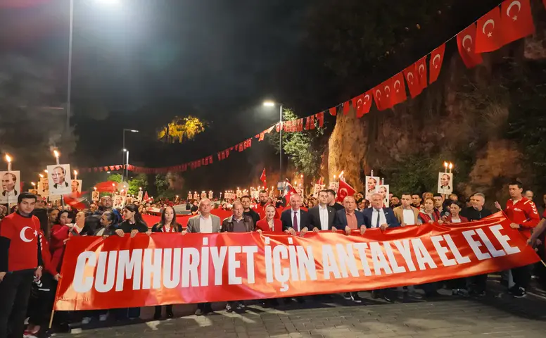 Antalya’da Cumhuriyet Coşkusu Sokaklara Taştı!