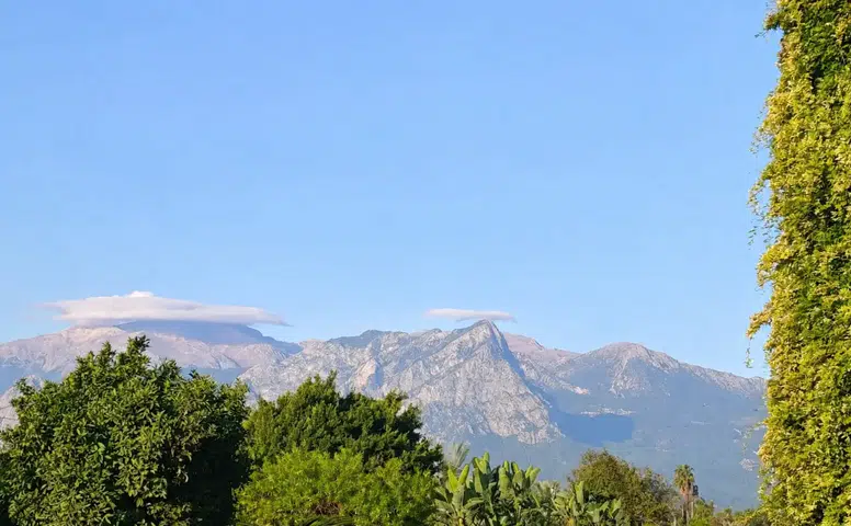 Antalya'da Bulutlar Dağıldı, Sıcaklık Yükseliyor!