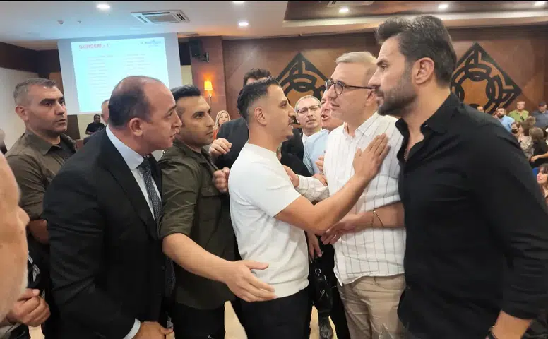 Konyaaltı Meclisi'nde Tansiyon Tavan Yaptı Arbede Yaşandı