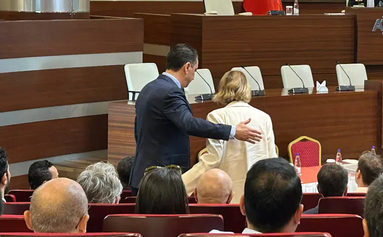 Centilmen Berkay Bahar’dan Rakibi Hatice Öz’e Jest!