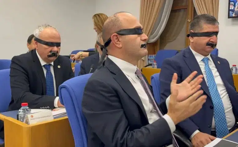 Halk TV’ye Kayyum Tepkisi Meclis’e Taştı: Antalyalı Vekil de Siyah Bant Taktı!