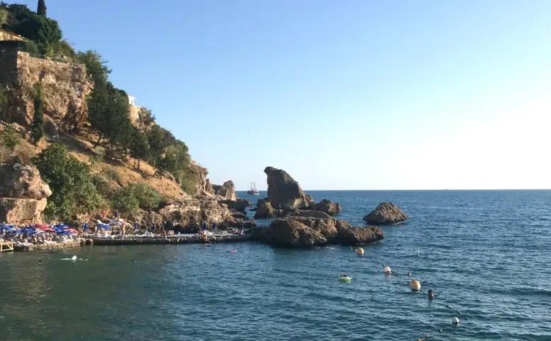 Antalya'da Güneş Yüzünü Gösterdi