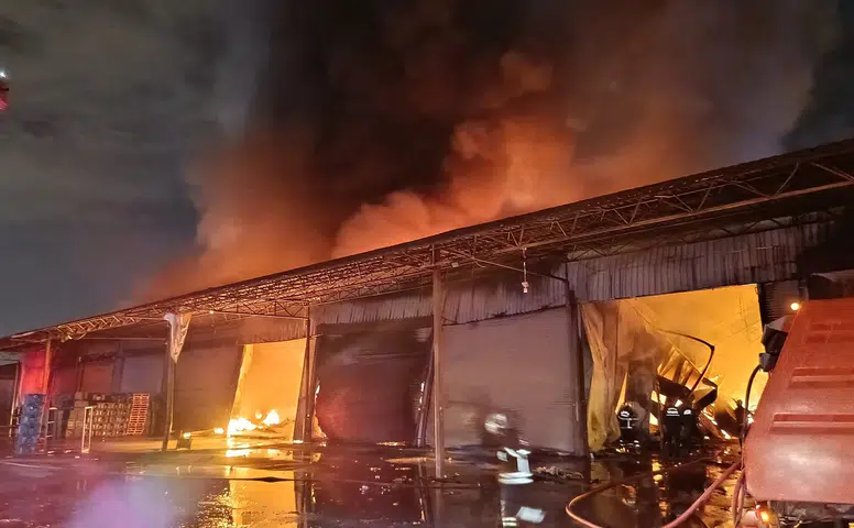 Adana Halinde Büyük Yangın! 22 İş Yeri Küle Döndü