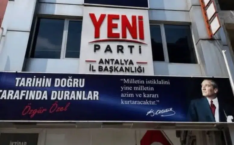 Antalya'da Yeni Parti'den Kongre Maratonu