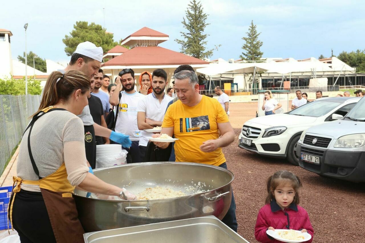 Cemil-Meric-Kutuphanesinden-2.-Okur-Bulusmasi-ve-Pilav-Gunu-etkinligi_4