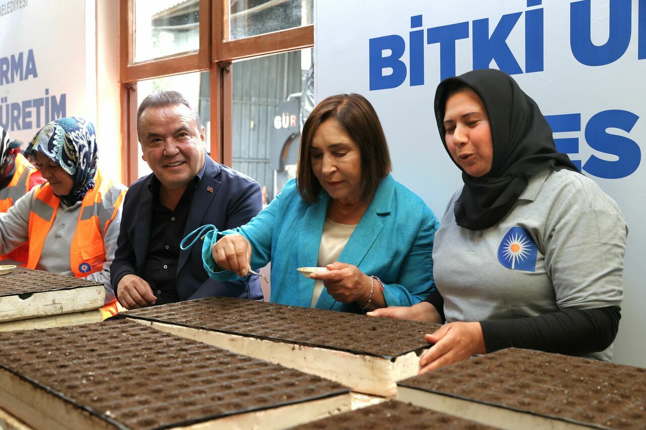 selvi kılıçdaroğlu bitki serası (29)