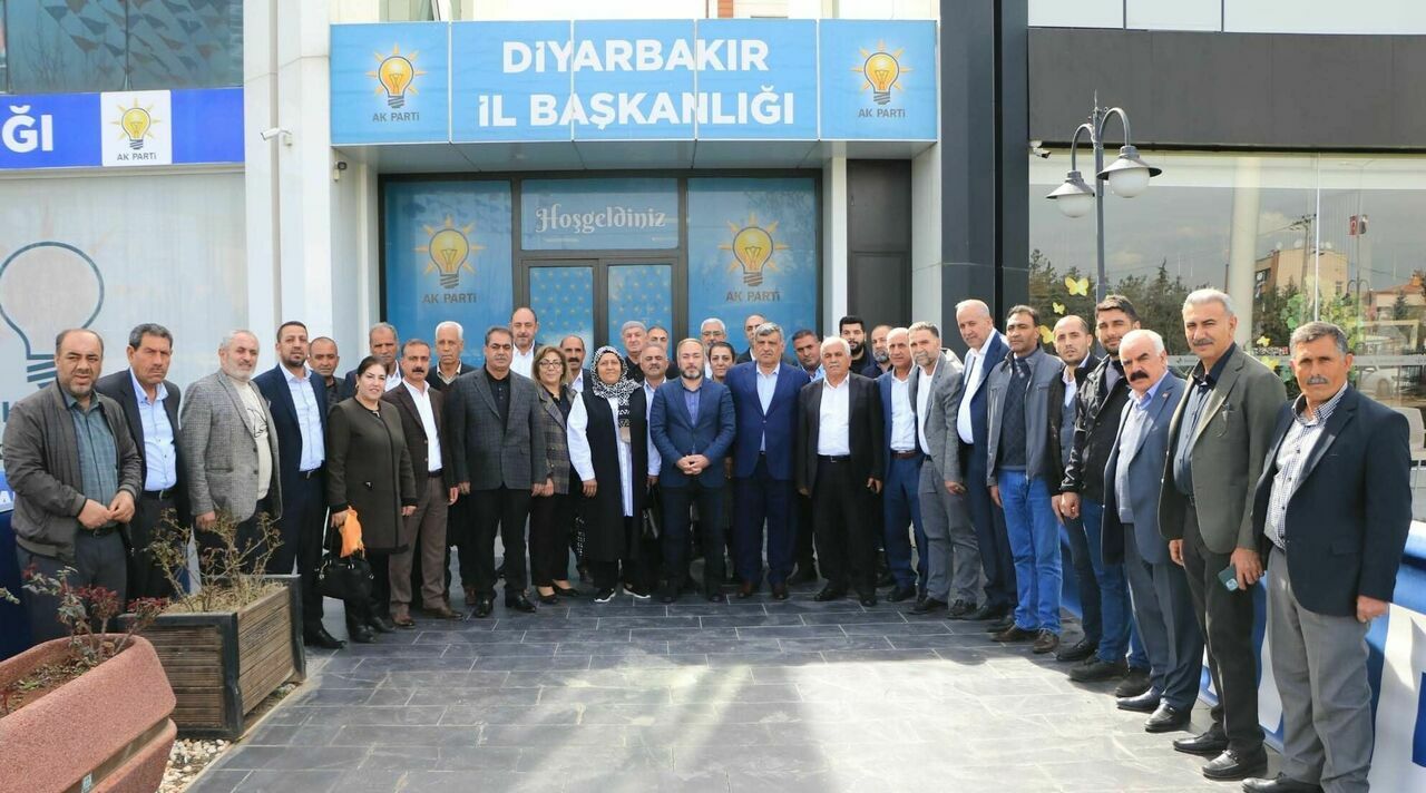 AKP Diyarbakır'da istifa depremi yaşandı
