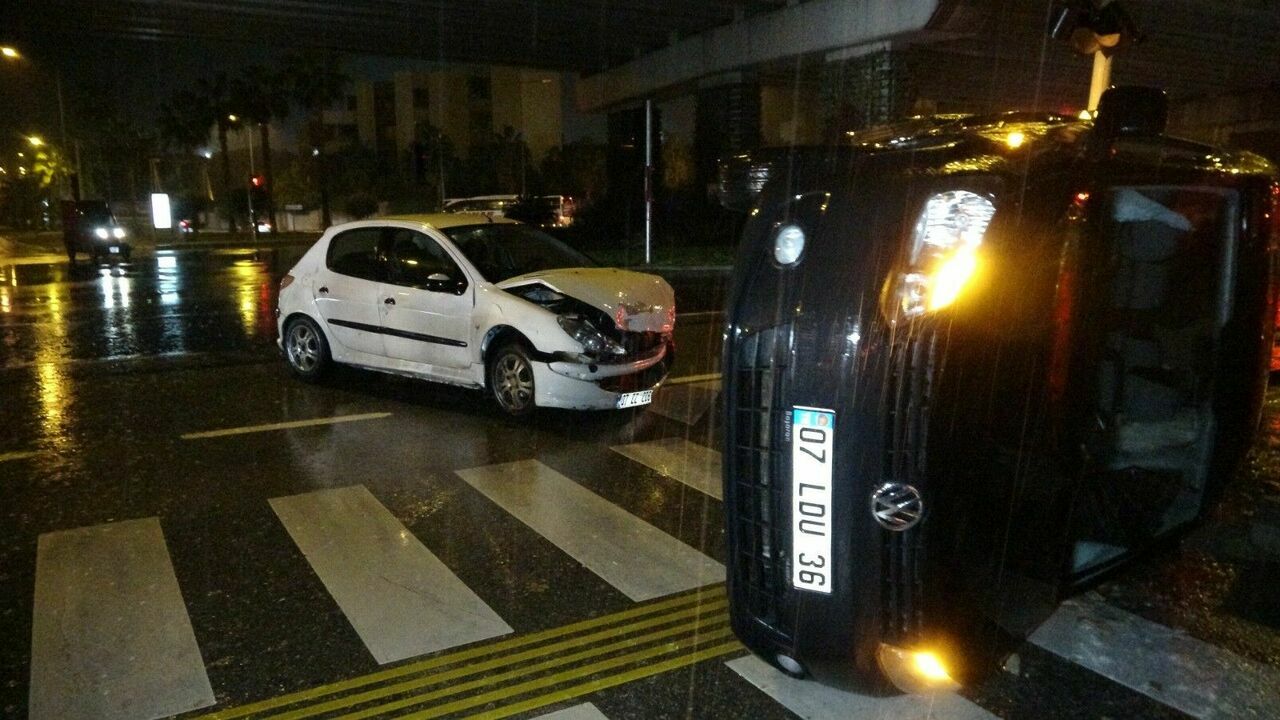Manavgat'ta trafik kazası 2 kişi yaralandı