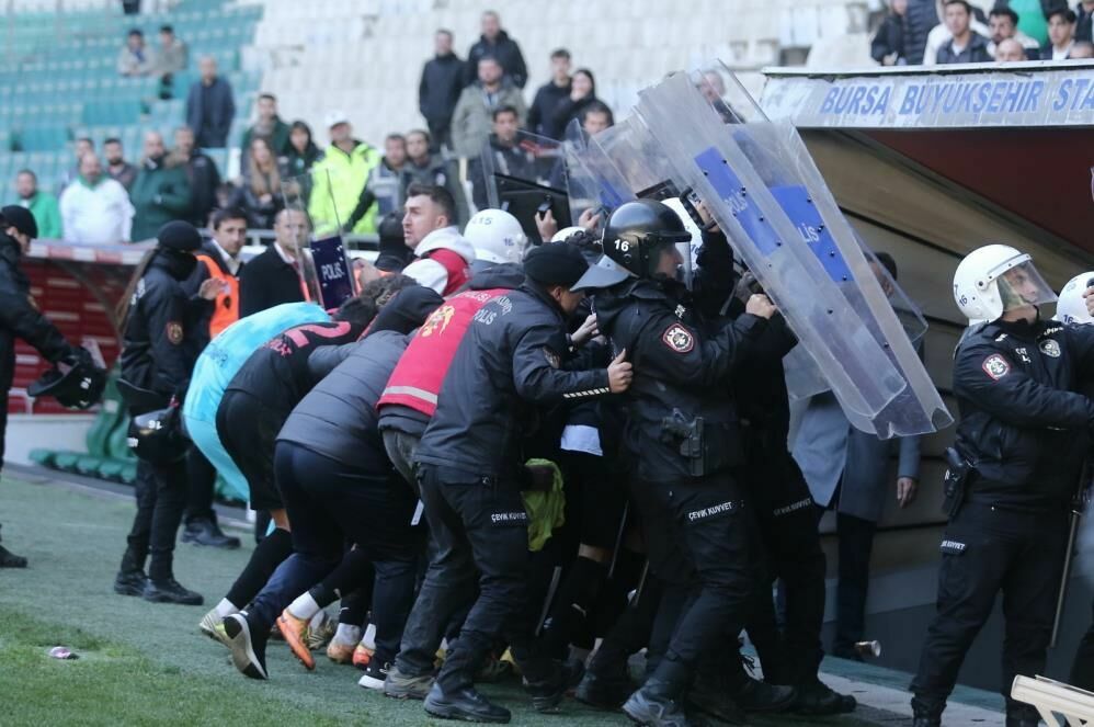 TFF 2. Lig maçında büyük gerginlik!