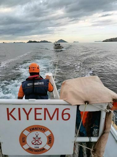 Bodrum Akyarlar Açıklarında Arızalanan Tekneyi Kiyem Kurtardı