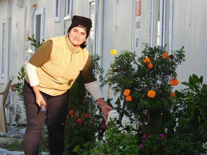 Hatay'da Depremzedeler Konteyner Kent Sokaklarını Yeşille Buluşturdu