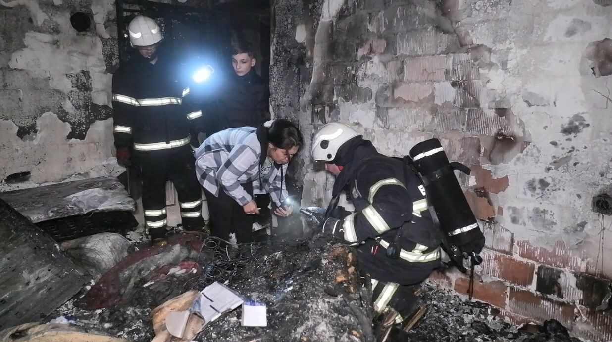 Küle Dönen Evde, Ölen 3 Çocuğunun Hatıralarını Gözyaşlarıyla Aradılar2