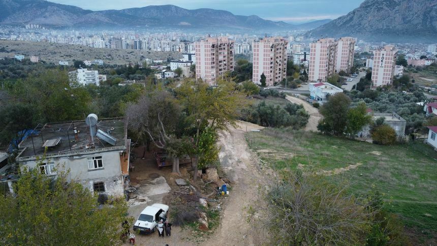 Milyonluk Tekliflere Direnen Adanalı Kız Kardeşler Inekleriyle Geçim Sağlıyor