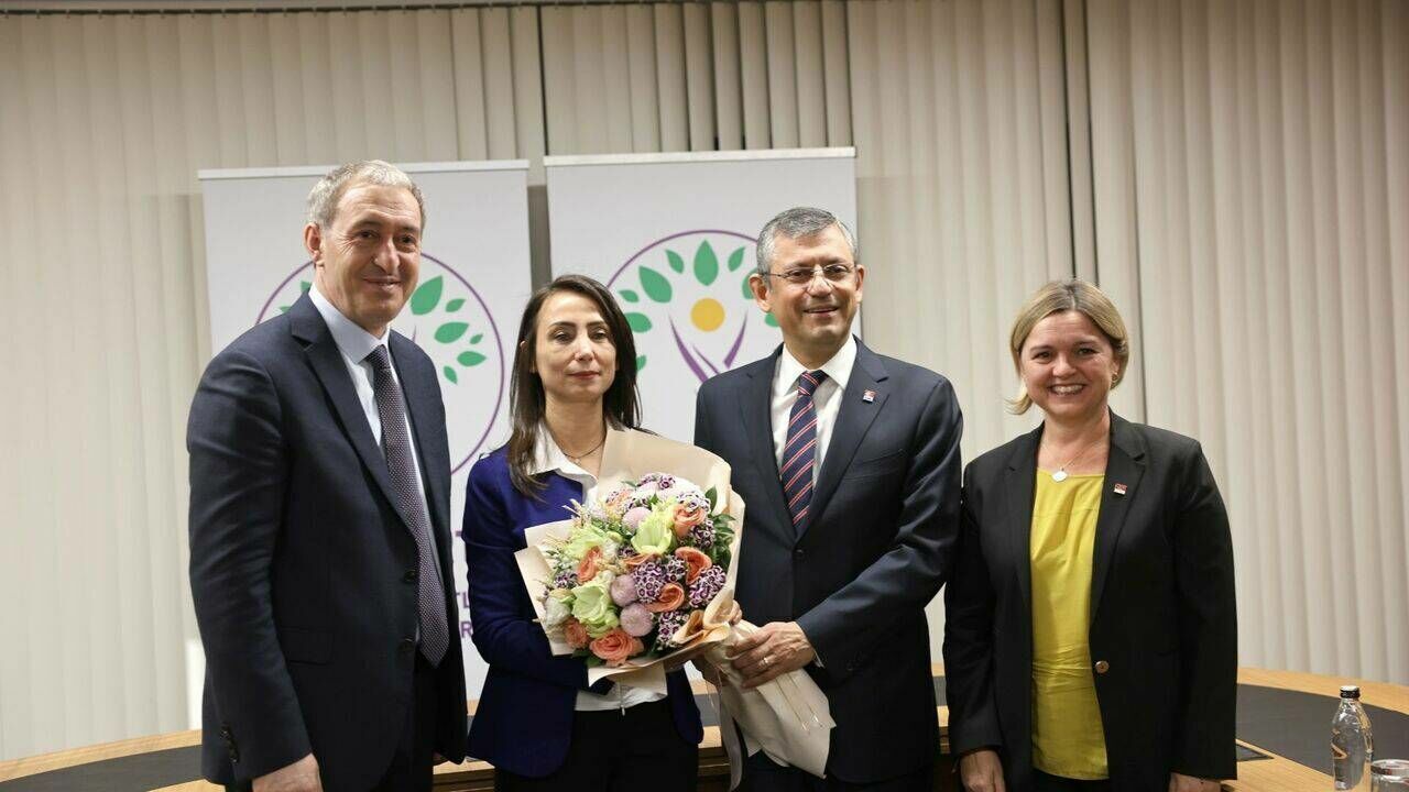 Özgür Özel Dem'de2
