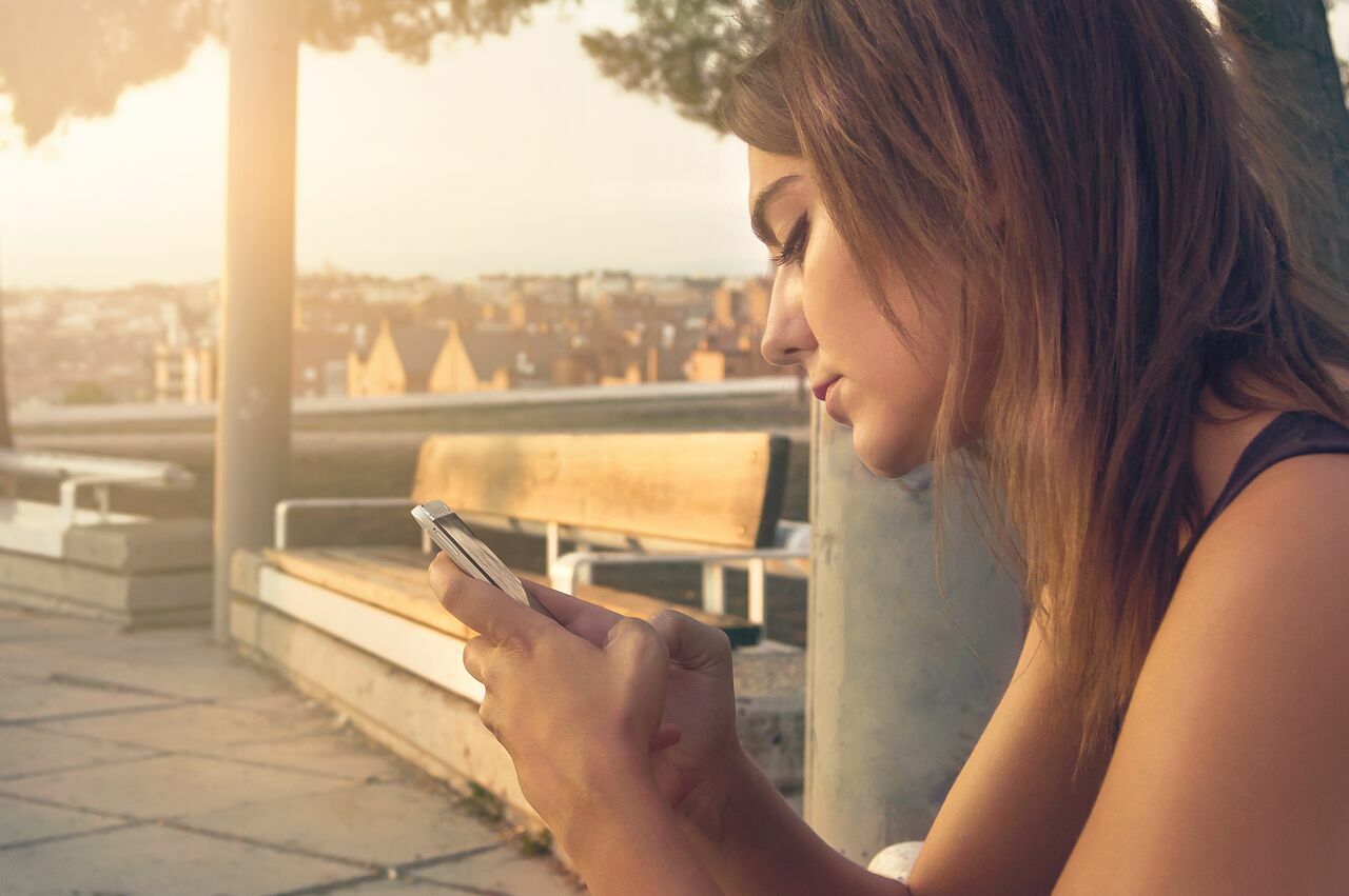 Teknoloji Çağının Tehlikeli Hastalığı! Nomofobi Nedir, Belirtileri Neler
