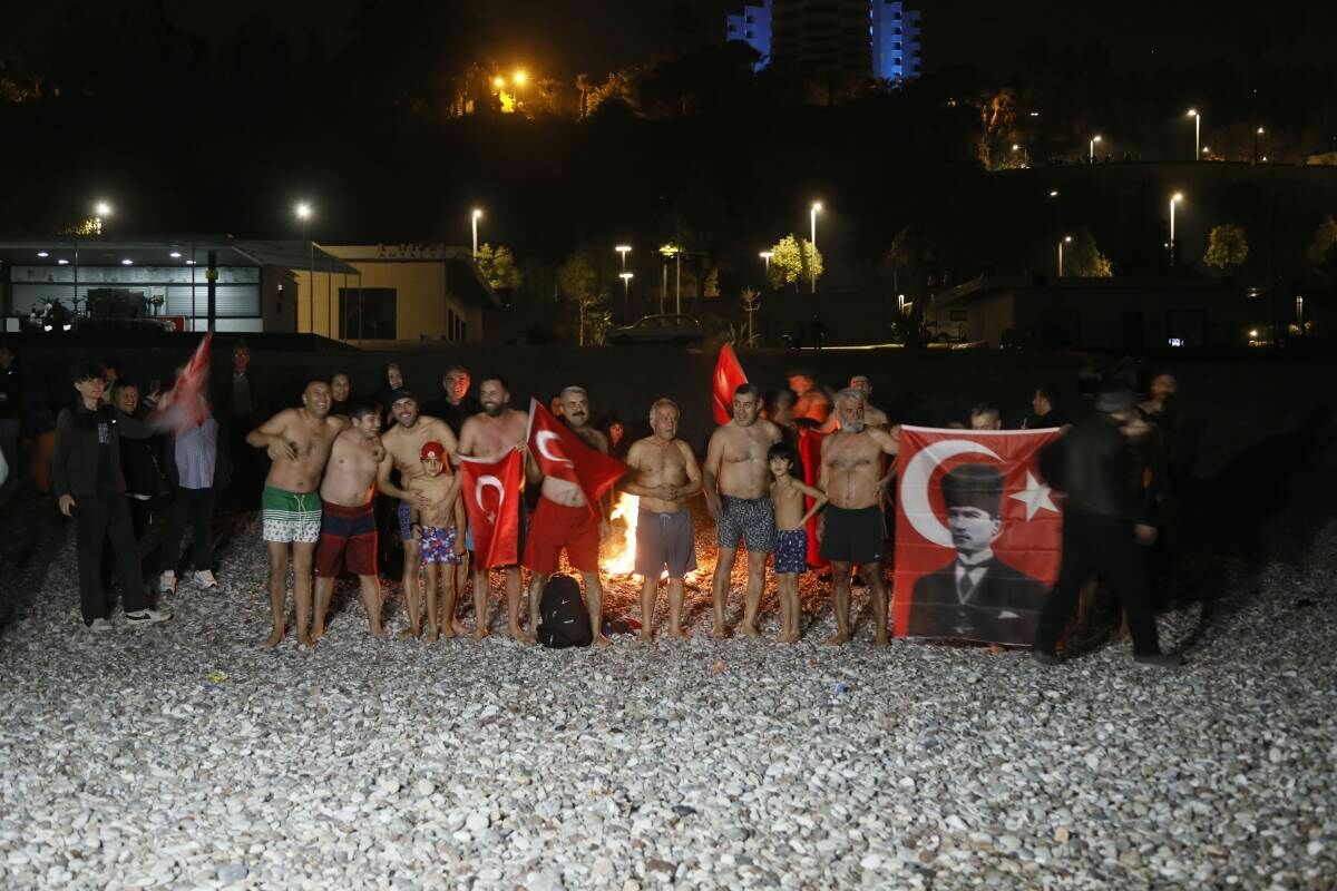 Antalya’da 2024 Yılına Denizde Merhaba Dediler