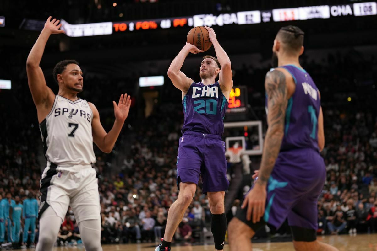 Devin Booker'ın 52 sayısı Suns'ı galibiyete taşıdı