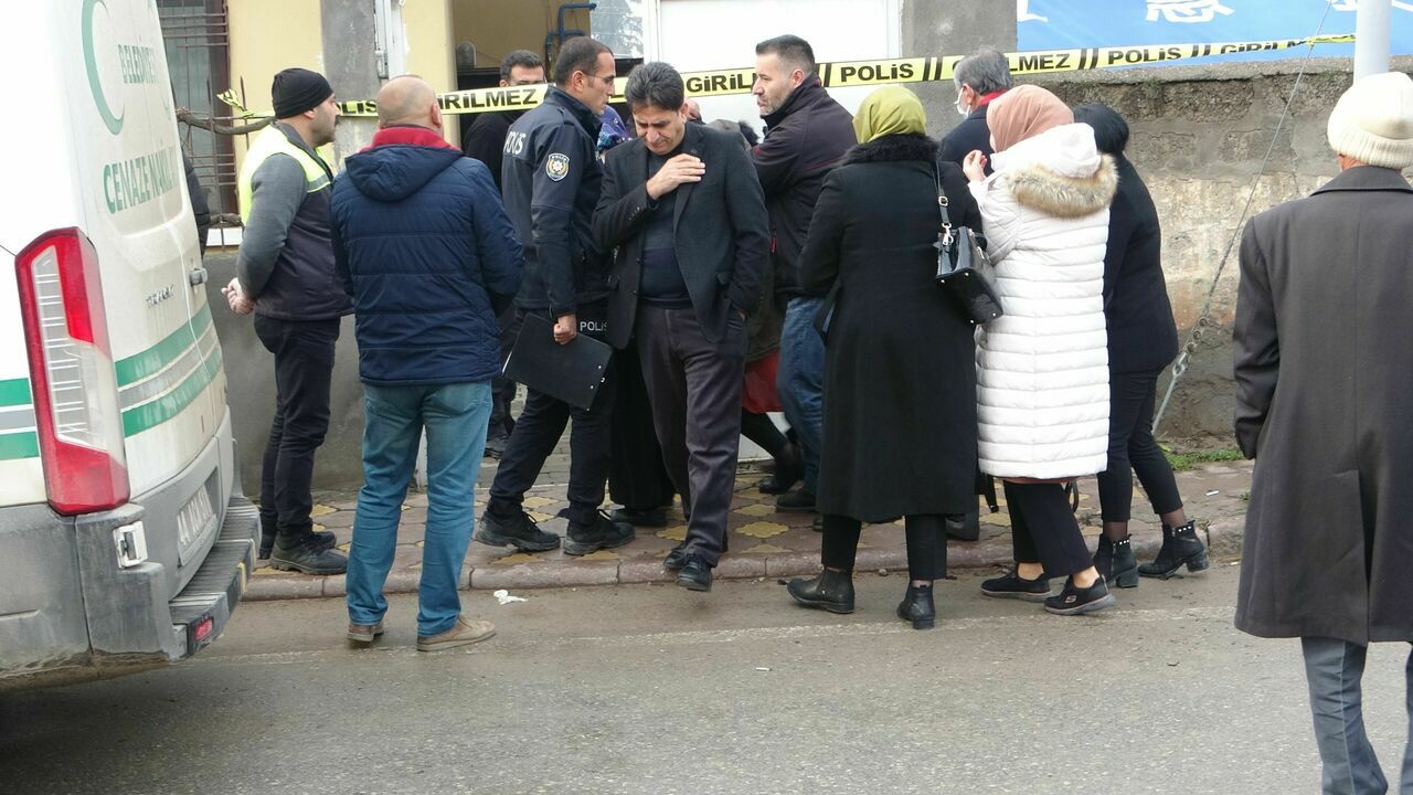 18 Yaşındaki Genç Evinde Ölü Bulundu4