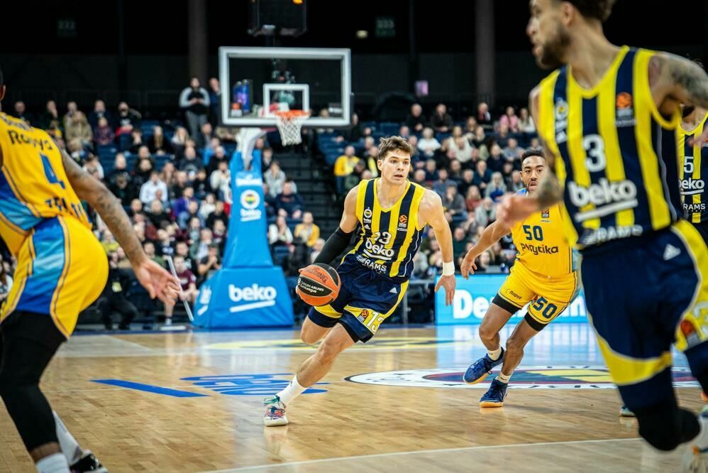 Fenerbahçe Maccabi Playtika'yı 35 sayı farkla devirdi