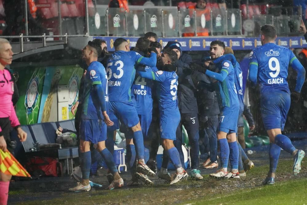 Rizespor Adana Demirspor'u yıktı