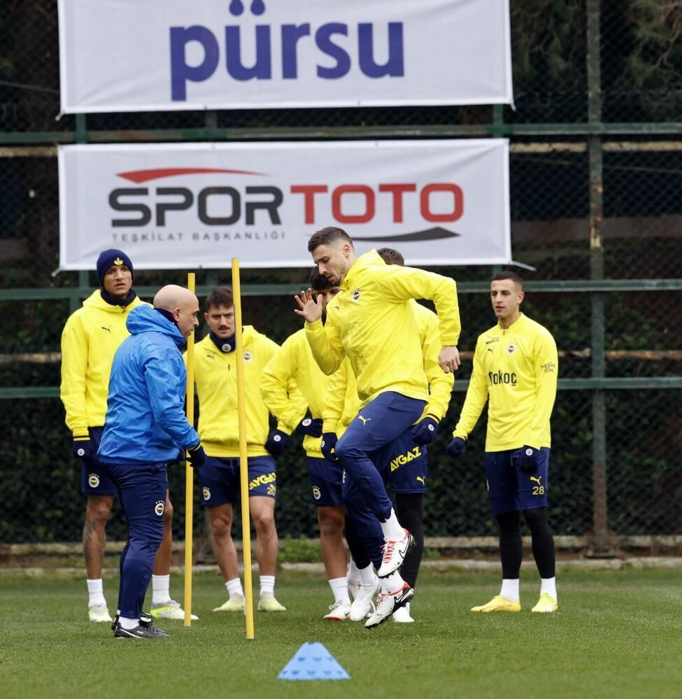 Fenerbahçe Başakşehir maçının mesaisine başladı