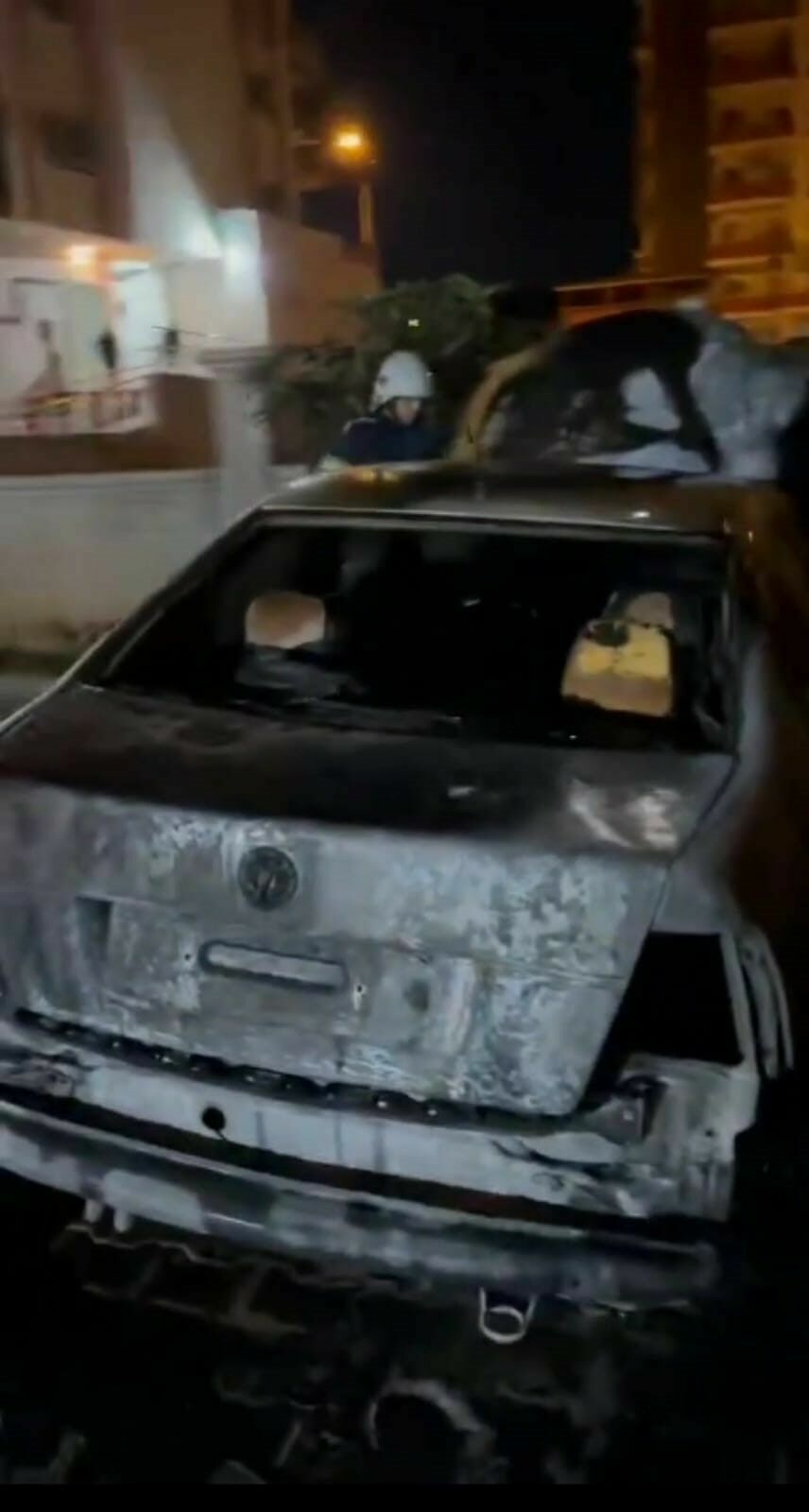 Adana Kozan'da Maskeli Bir Kişi Araç Kundakladı 