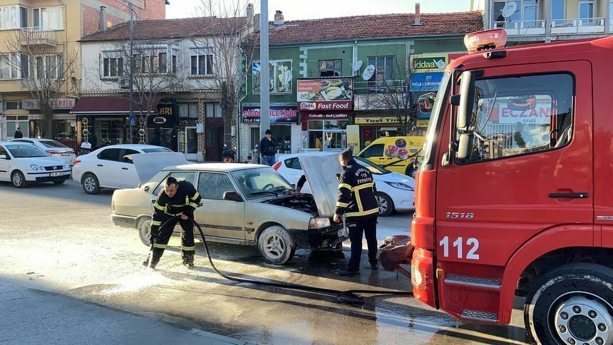 Burdur'da Benzin Hortumu Patlayan Otomobil Alev Aldı