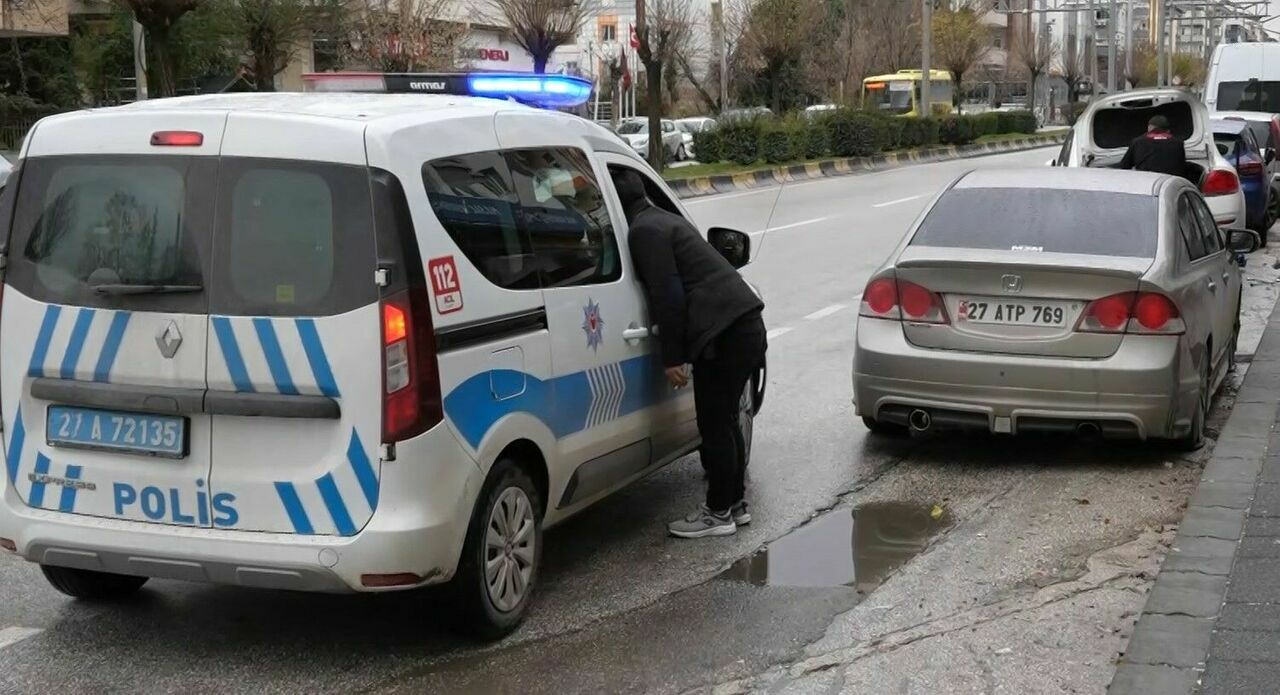 Gaziantep'te Yüzlerce Araçın Lastiği Bıçaklandı!