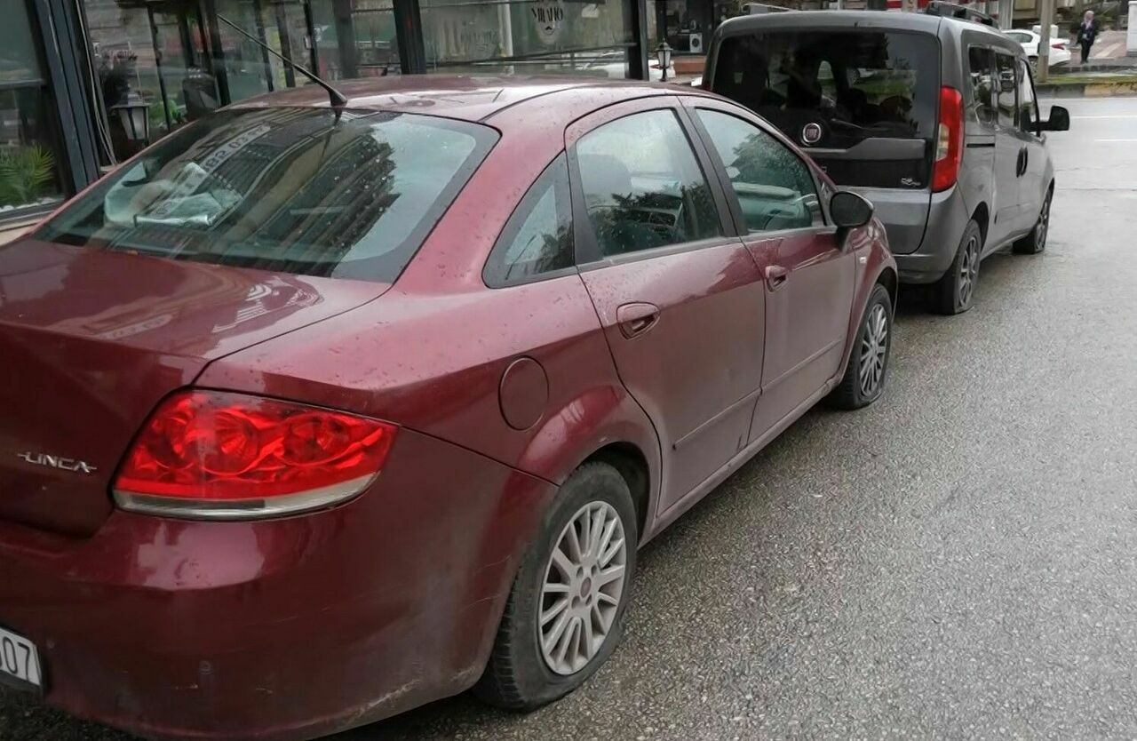 Gaziantep'te Yüzlerce Araçın Lastiği Bıçaklandı!