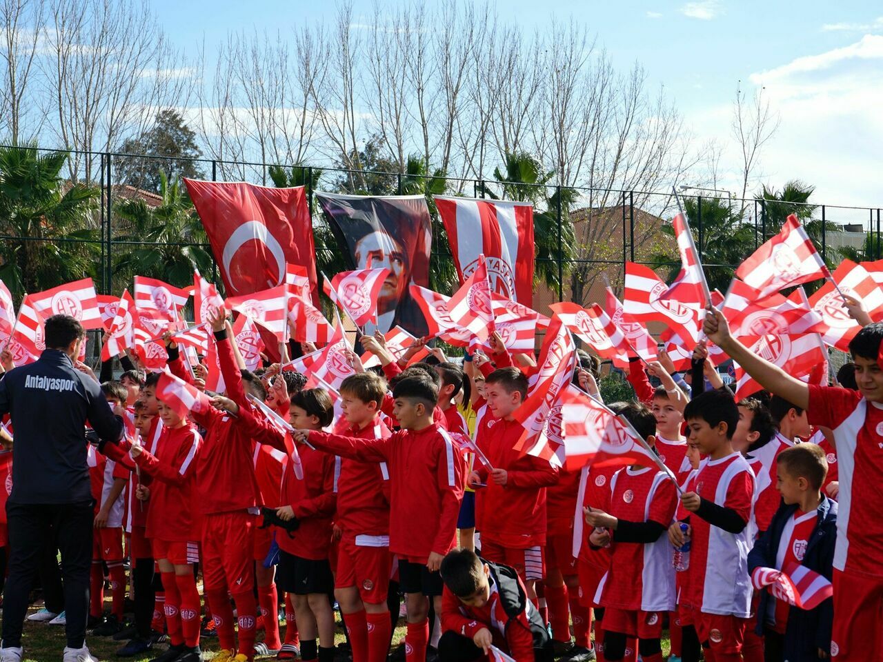 Antalyaspor Futbol Okulu Öğrencileri Kış Kampı'nda Bir Araya Geldi