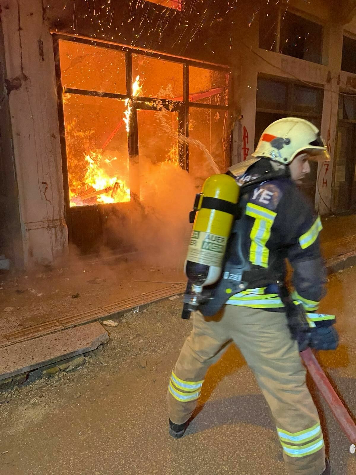 Hatay Antakya'da Iş Yeri Alev Alev Yandı 