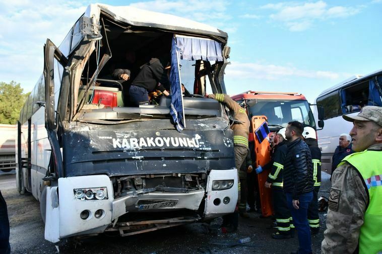 Hatay İskenderun'da Işçi Servisleri Çarpıştı 