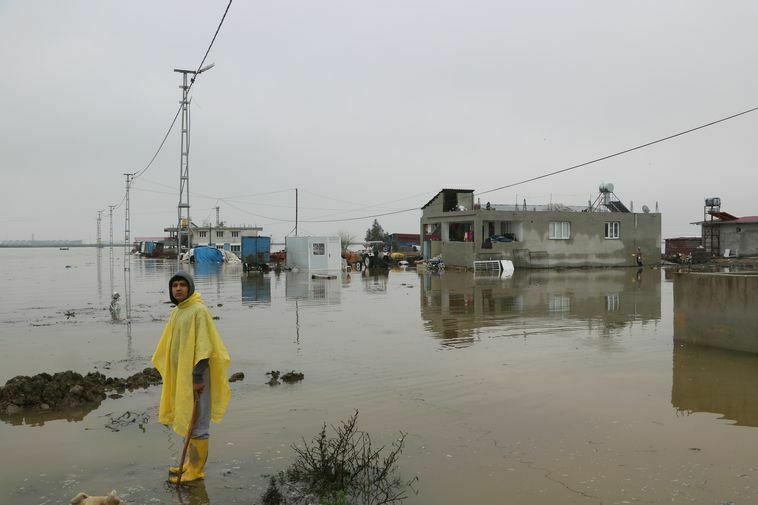 Hatay'da Evler Ve Ahırlar Su Içerisinde Kaldı 