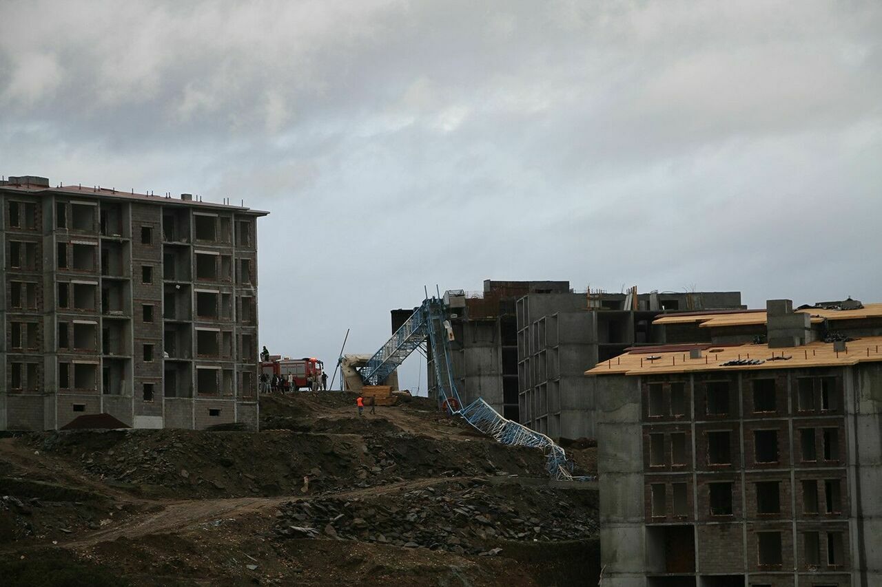 Manisa’da Vinç Devrildi3