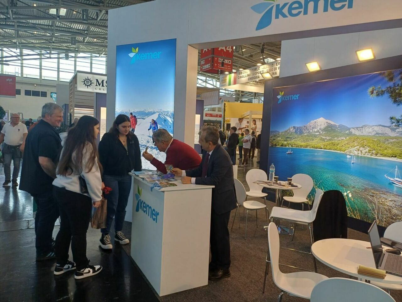 Münih Turizm Fuarı'nda Kemer standı büyük ilgi görüyor