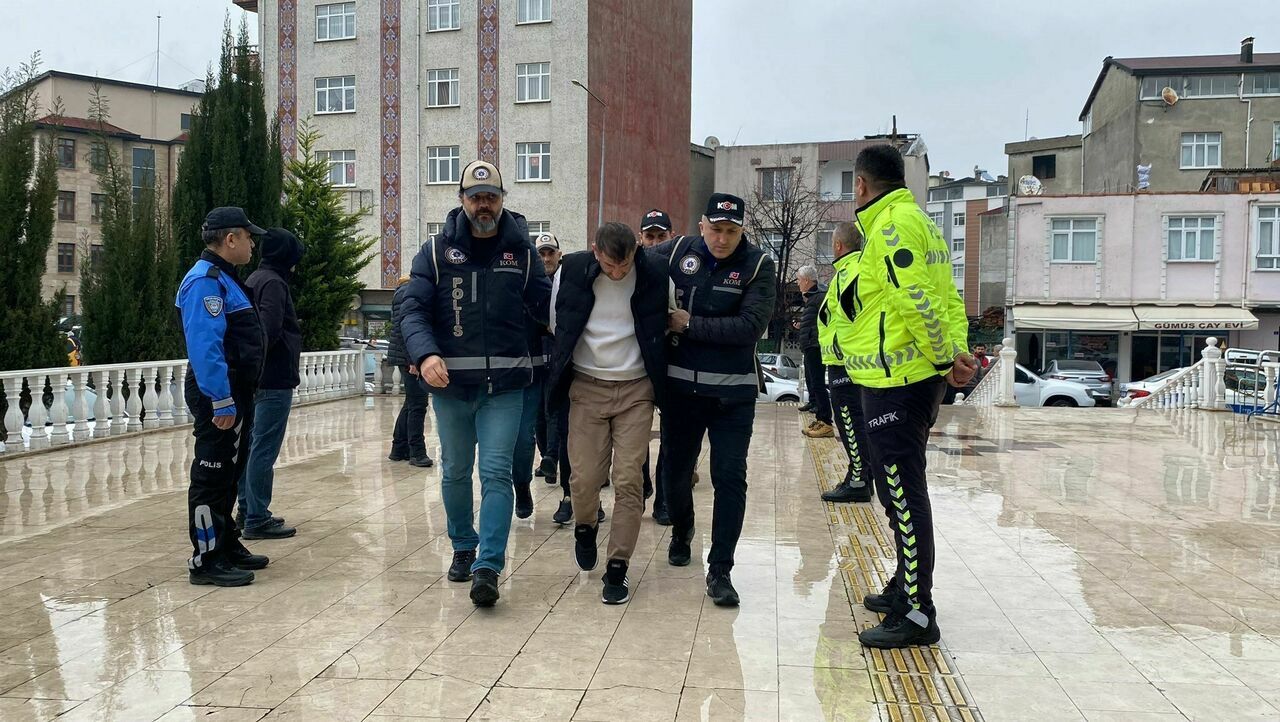 3 Kişi Adliyede