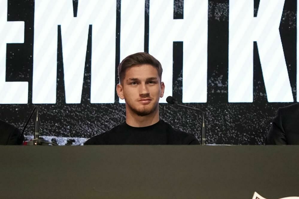 Beşiktaş yeni transferleri ve sözleşme uzatmaları için tören düzenledi
