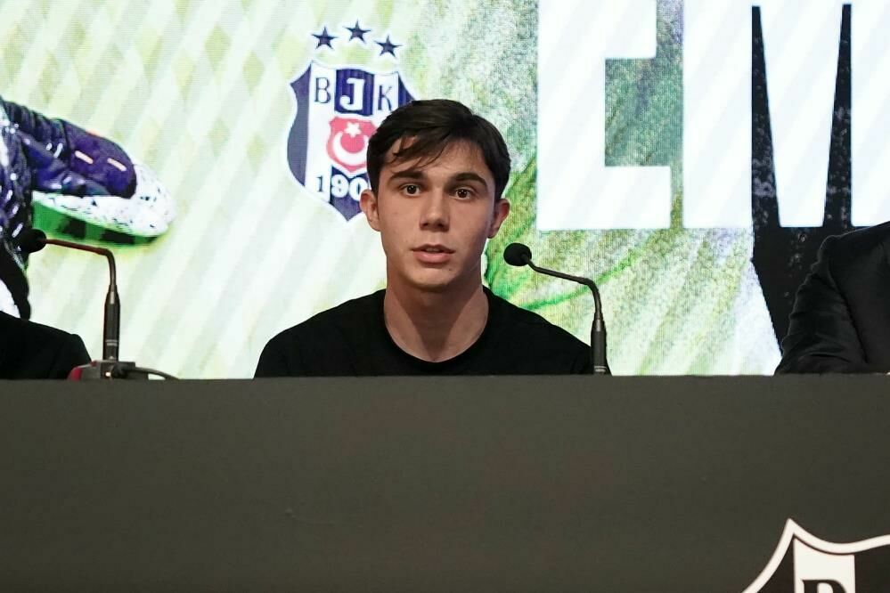 Beşiktaş yeni transferleri ve sözleşme uzatmaları için tören düzenledi