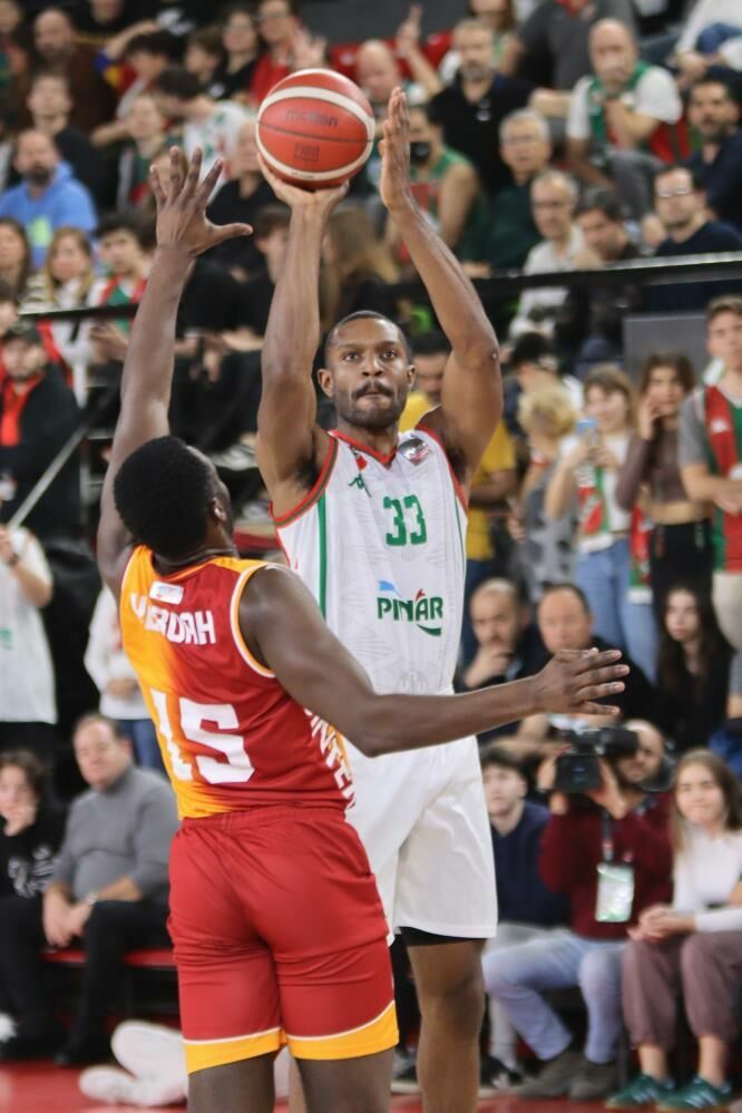 Karşıyaka Galatasaray'ı yenerek Dörtlü Final'e uçtu
