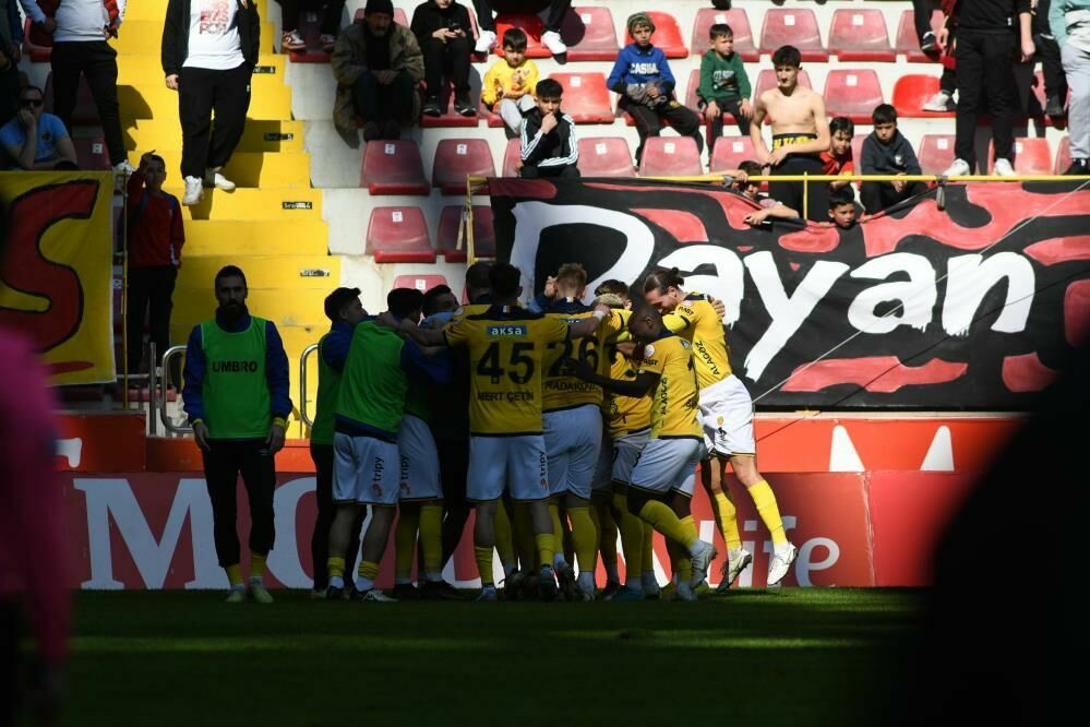 Kayserispor Ankaragücü karşısında müthiş geri dönüşle kazandı 